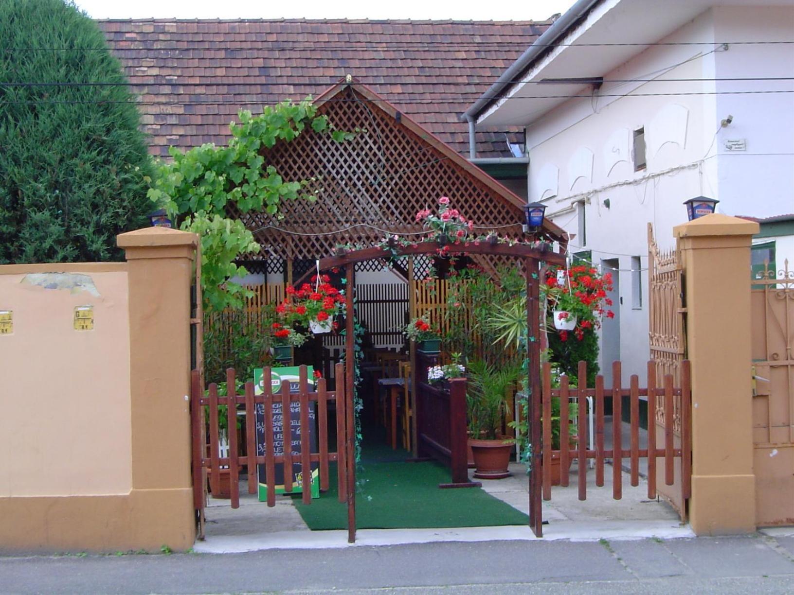 Lunczer Vendeghaz Hotel Mosonmagyarovar Exterior photo
